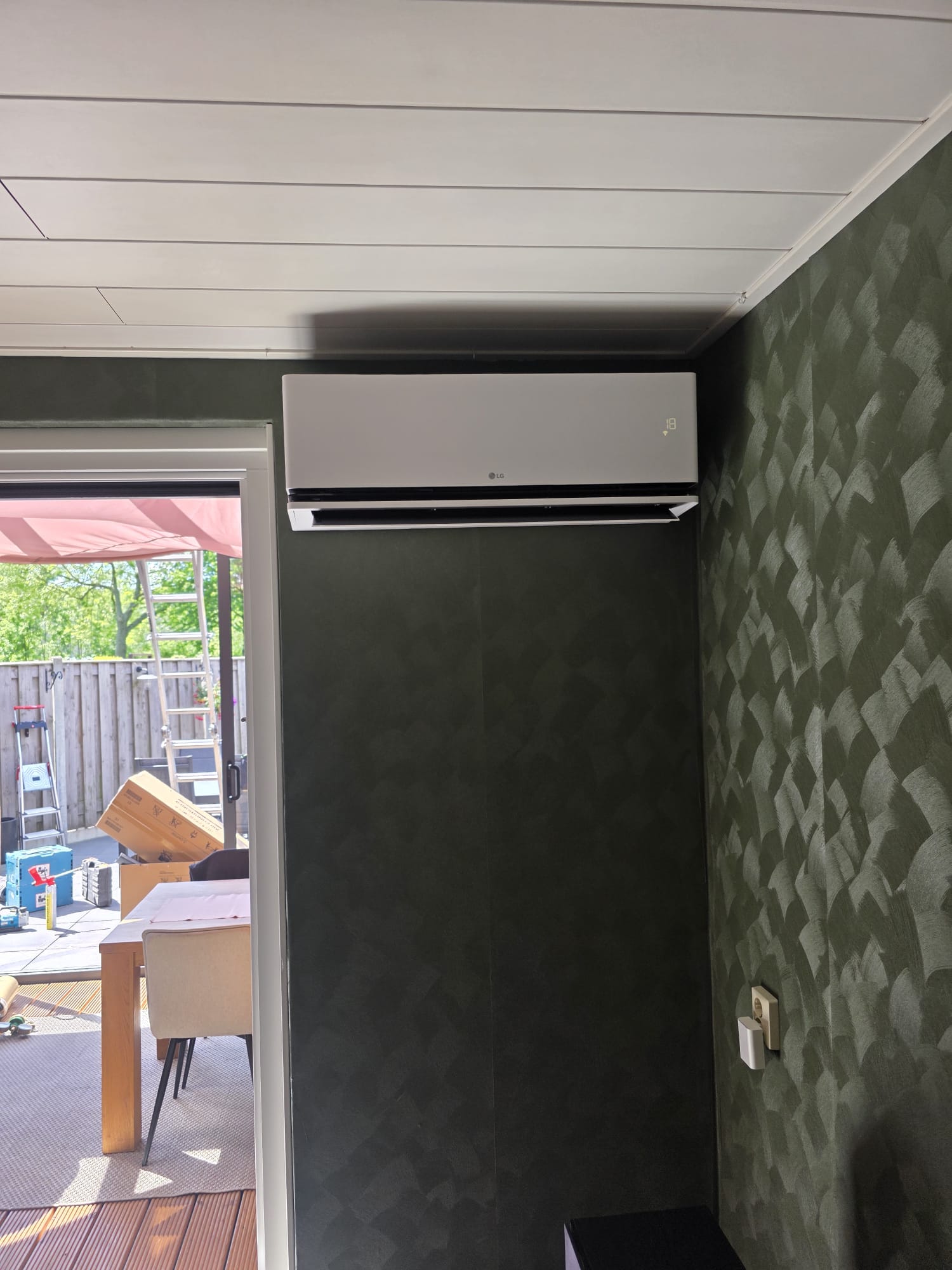 LG binnenunit — Tuinkamer met groene wand