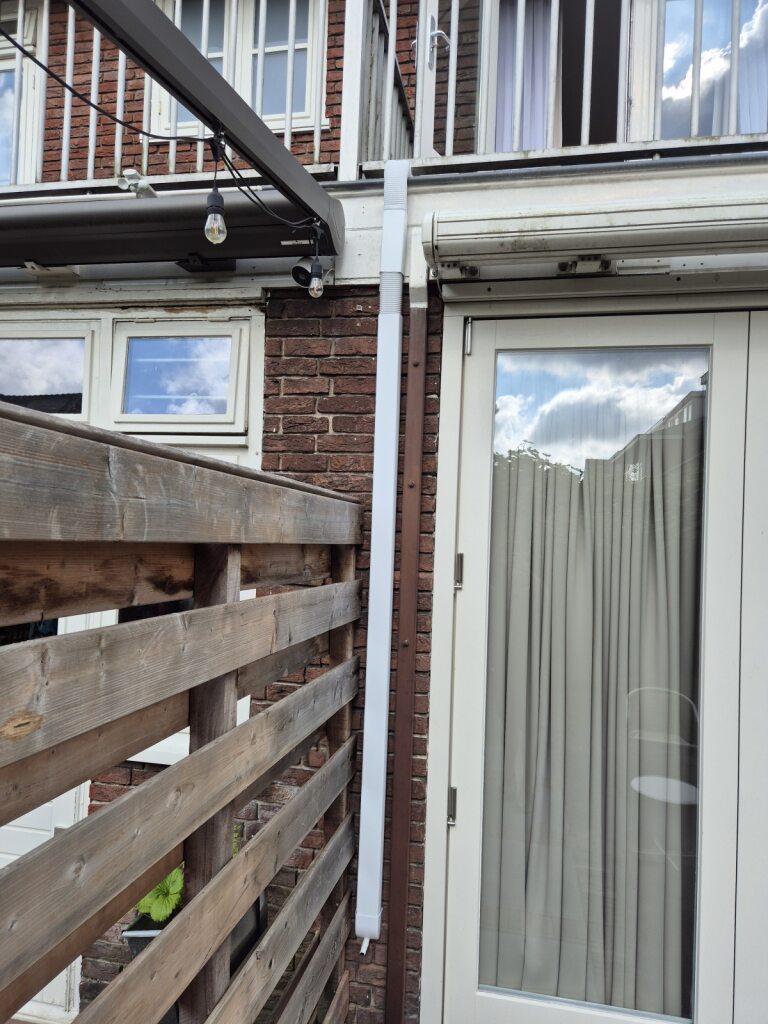 Nette leidingafwerking — Buitengevel