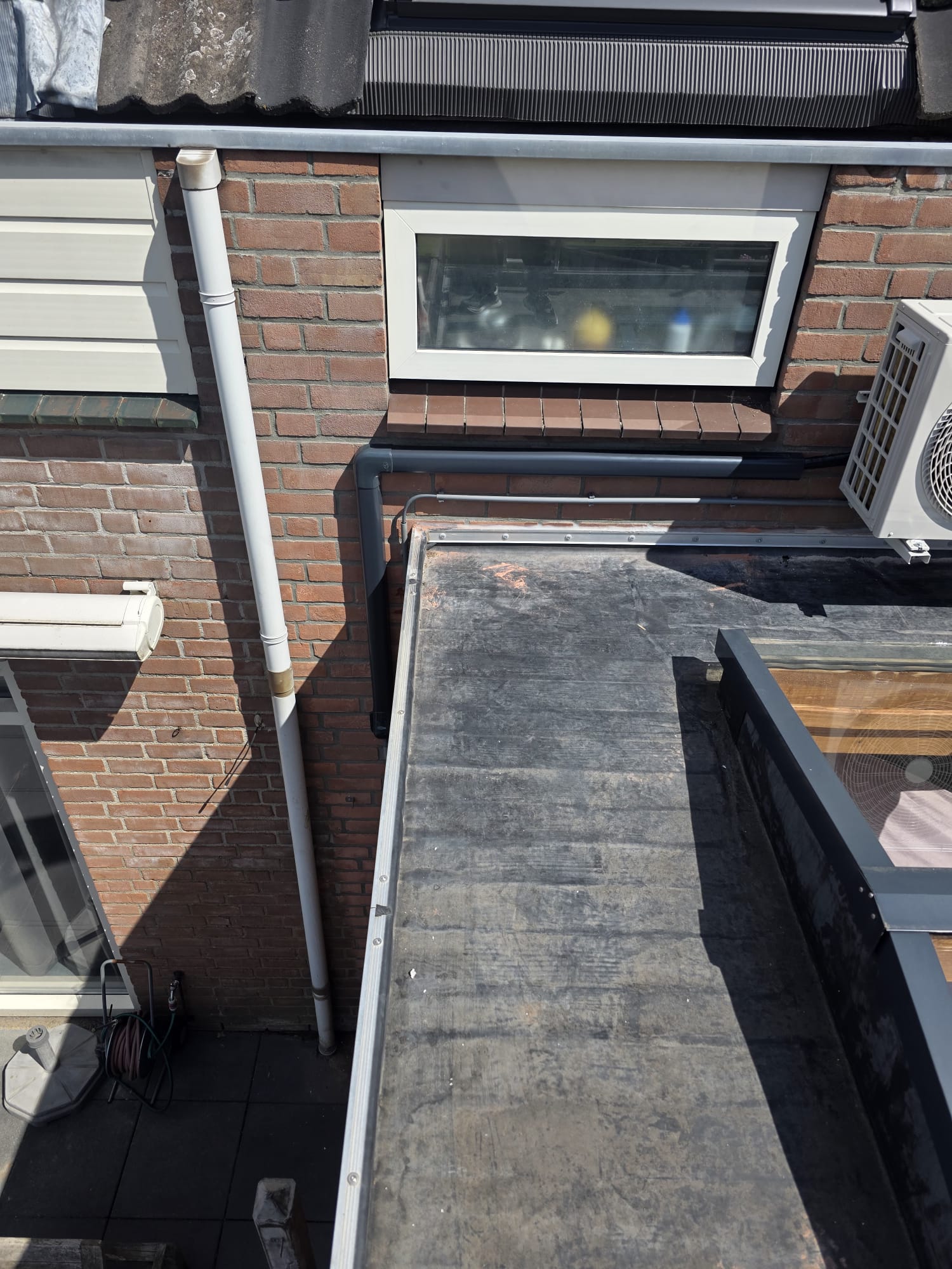 LG buitenunit op dakopstelling — Bovenaanzicht