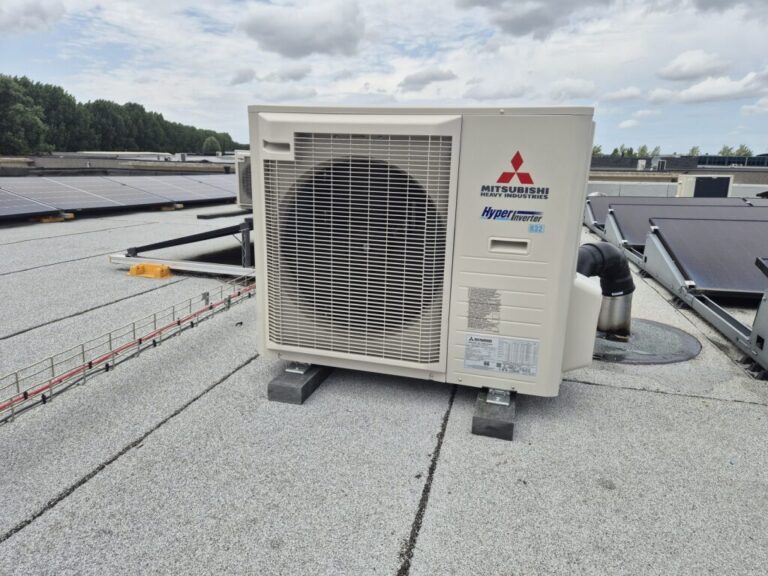 Mitsubishi Heavy Industries Hyper Inverter — Plat dak